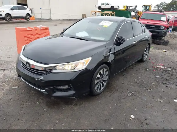 JHMCR6F3XHC013984 2017 HONDA ACCORD - Image 2