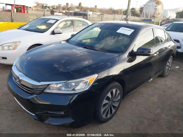 JHMCR6F3XHC014648 2017 HONDA ACCORD - Image 2