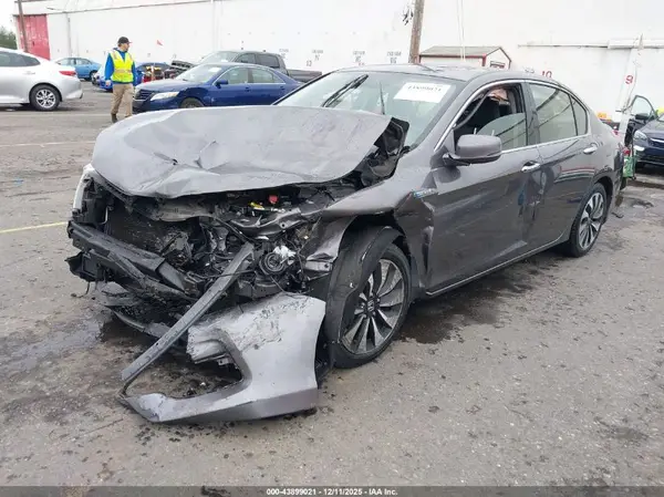 JHMCR6F50HC002137 2017 HONDA ACCORD - Image 2