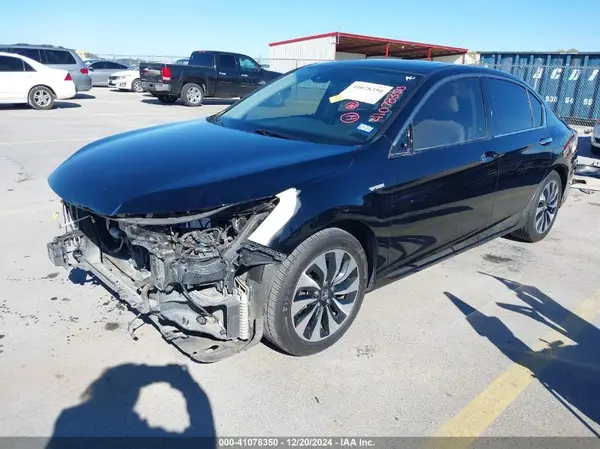 JHMCR6F50HC004776 2017 HONDA ACCORD - Image 2