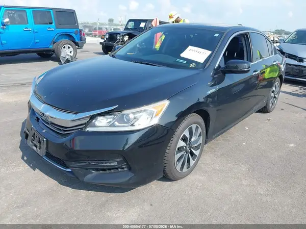 JHMCR6F50HC005975 2017 HONDA ACCORD - Image 2