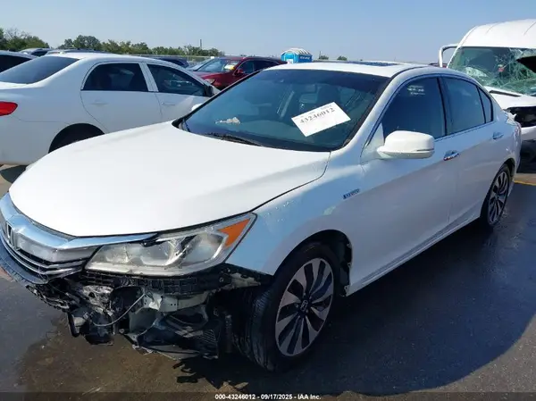 JHMCR6F50HC008570 2017 HONDA ACCORD - Image 2