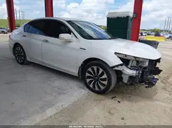 JHMCR6F50HC025529 2017 HONDA ACCORD