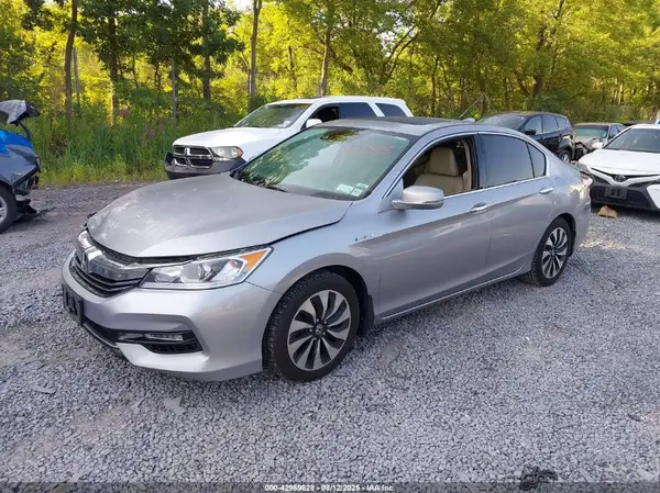 JHMCR6F51HC013177 2017 HONDA ACCORD - Image 2