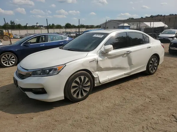 JHMCR6F52HC002804 2017 HONDA ACCORD - Image 1