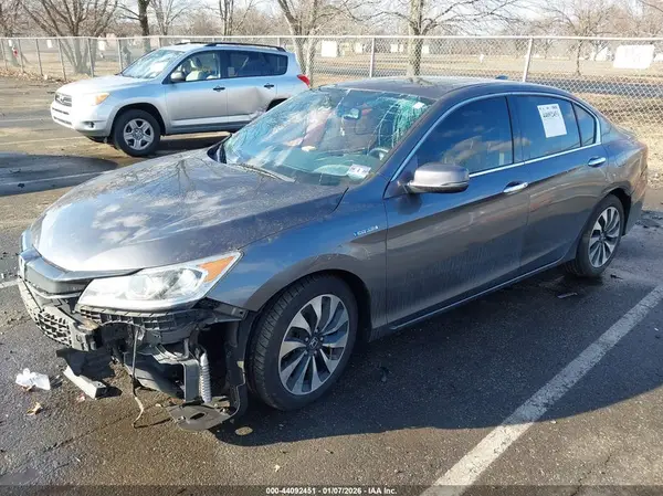 JHMCR6F52HC002835 2017 HONDA ACCORD - Image 2