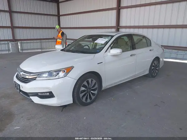 JHMCR6F52HC003340 2017 HONDA ACCORD - Image 2