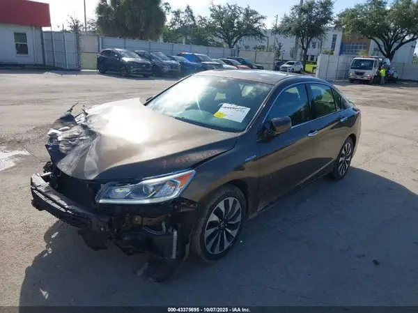 JHMCR6F52HC003516 2017 HONDA ACCORD - Image 2