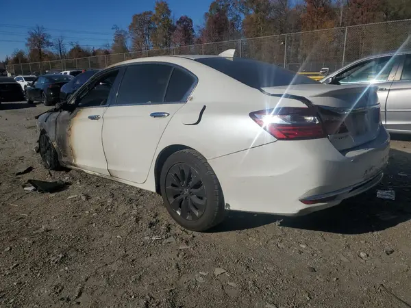 JHMCR6F52HC010577 2017 HONDA ACCORD - Image 2