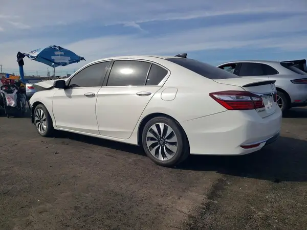 JHMCR6F52HC013026 2017 HONDA ACCORD - Image 2