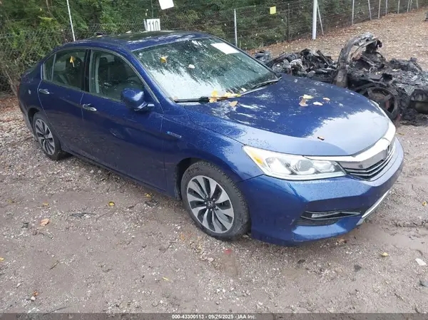 JHMCR6F52HC017352 2017 HONDA ACCORD - Image 1