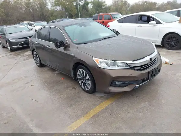 JHMCR6F52HC017593 2017 HONDA ACCORD - Image 1