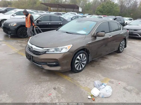 JHMCR6F52HC017593 2017 HONDA ACCORD - Image 2