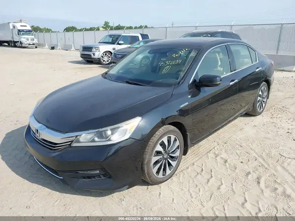 JHMCR6F54HC009978 2017 HONDA ACCORD - Image 2