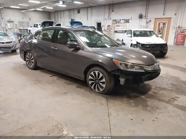 JHMCR6F55HC008001 2017 HONDA ACCORD - Image 1