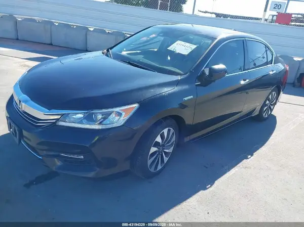 JHMCR6F55HC025168 2017 HONDA ACCORD - Image 2