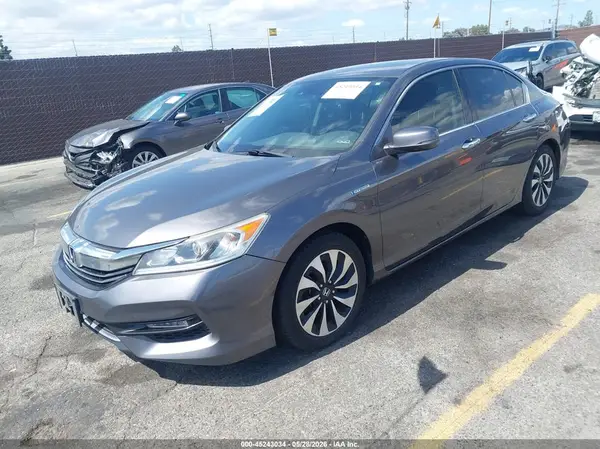 JHMCR6F56HC000683 2017 HONDA ACCORD - Image 2