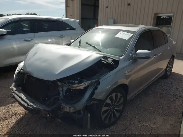 JHMCR6F56HC000750 2017 HONDA ACCORD - Image 2