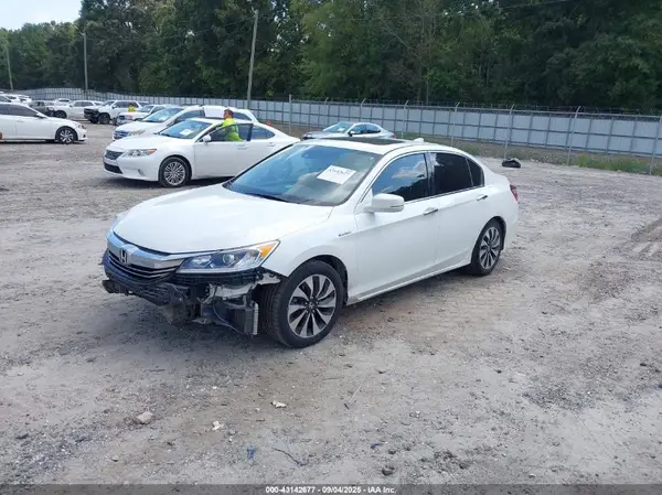 JHMCR6F56HC011456 2017 HONDA ACCORD - Image 2