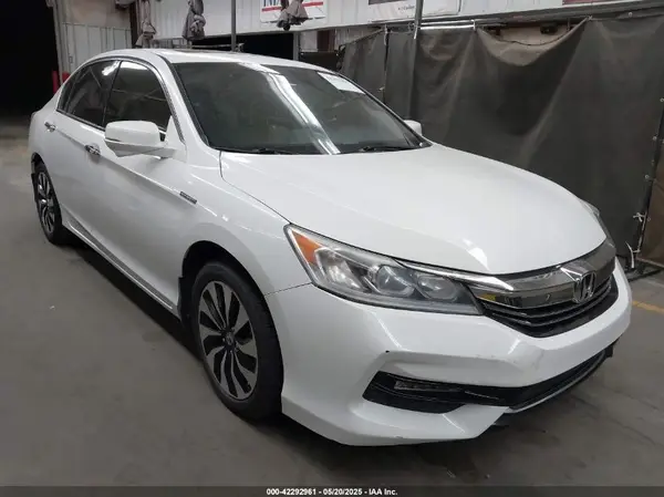 JHMCR6F58HC000975 2017 HONDA ACCORD - Image 1