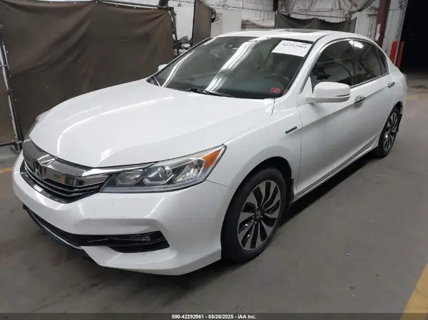 JHMCR6F58HC000975 2017 HONDA ACCORD - Image 2