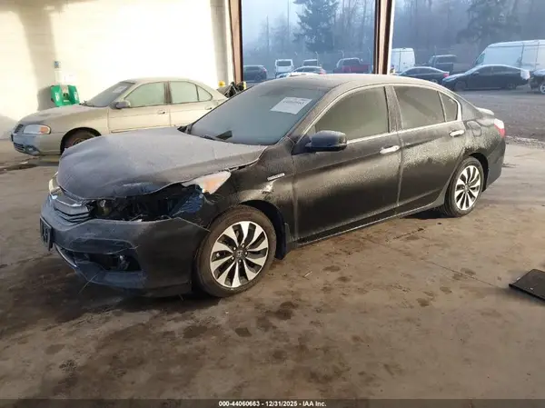 JHMCR6F58HC001933 2017 HONDA ACCORD - Image 2