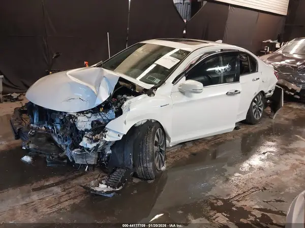 JHMCR6F58HC003925 2017 HONDA ACCORD - Image 2