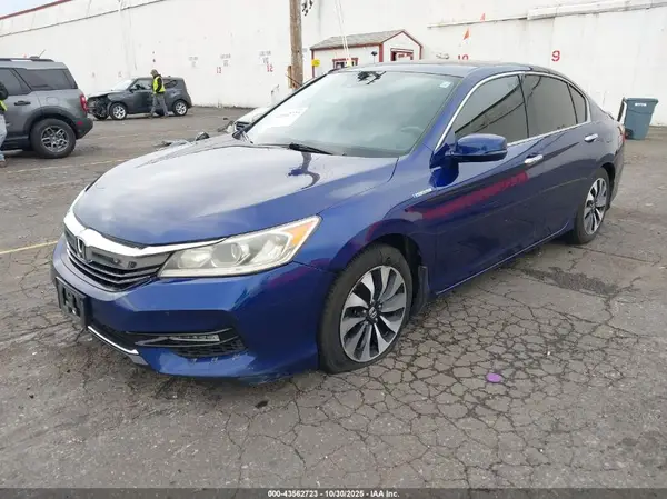 JHMCR6F58HC008994 2017 HONDA ACCORD - Image 2