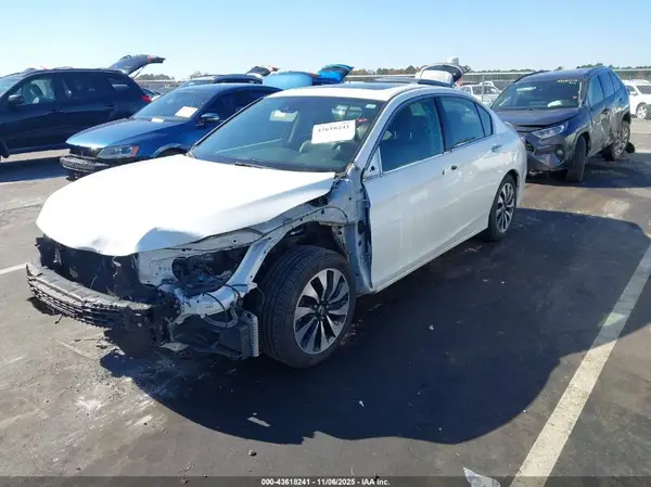 JHMCR6F58HC012995 2017 HONDA ACCORD - Image 2