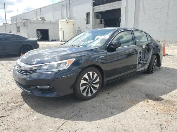 JHMCR6F58HC020482 2017 HONDA ACCORD - Image 1