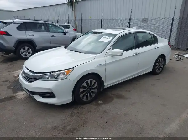 JHMCR6F58HC029103 2017 HONDA ACCORD - Image 2
