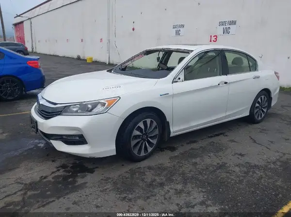 JHMCR6F59HC027800 2017 HONDA ACCORD - Image 2