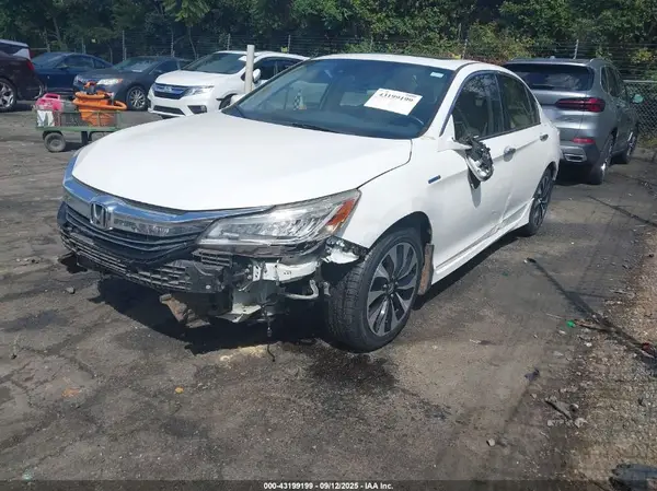JHMCR6F70HC001555 2017 HONDA ACCORD - Image 2