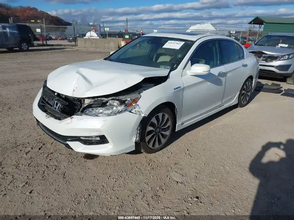 JHMCR6F70HC004651 2017 HONDA ACCORD - Image 2