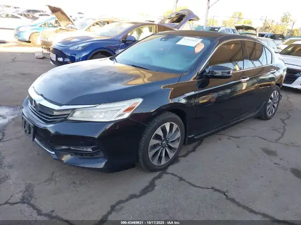 JHMCR6F70HC010885 2017 HONDA ACCORD - Image 2