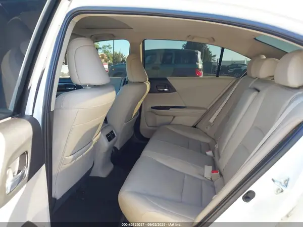JHMCR6F72HC024285 2017 HONDA ACCORD - Image 8
