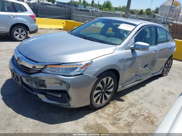 JHMCR6F73HC008080 2017 HONDA ACCORD - Image 2