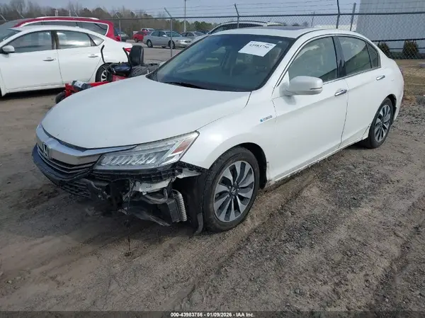 JHMCR6F73HC020777 2017 HONDA ACCORD - Image 2
