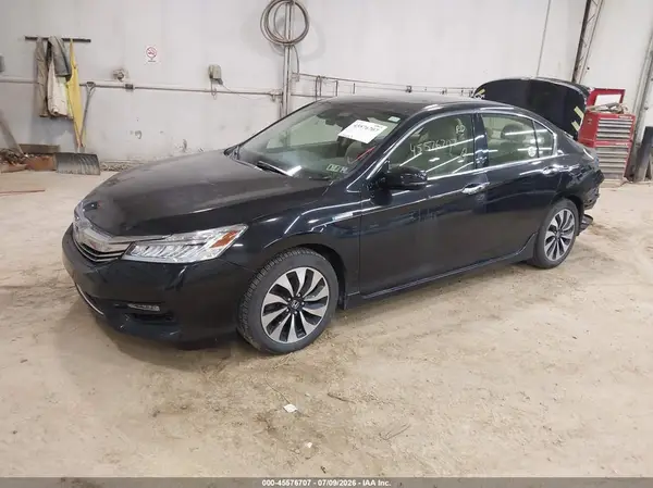 JHMCR6F75HC021803 2017 HONDA ACCORD - Image 2