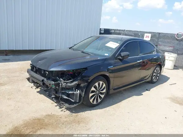 JHMCR6F75HC027519 2017 HONDA ACCORD - Image 2