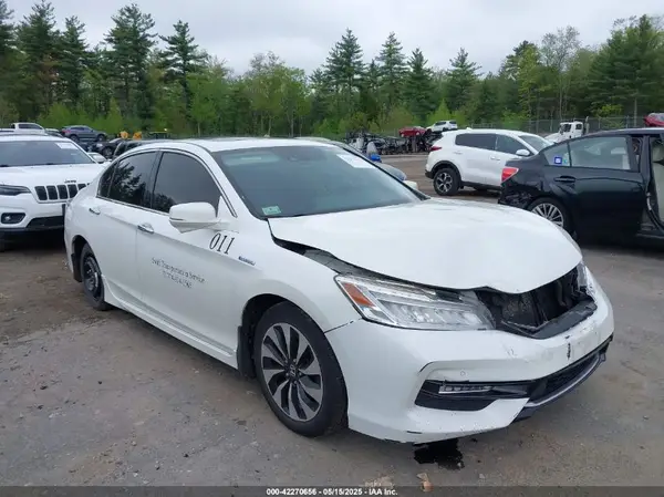 JHMCR6F76HC013354 2017 HONDA ACCORD - Image 1