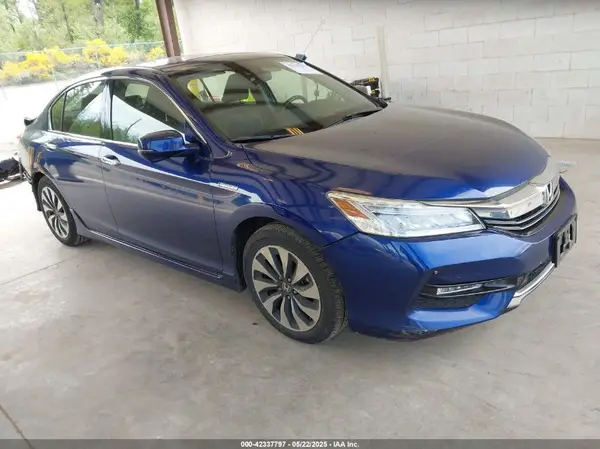 JHMCR6F76HC022961 2017 HONDA ACCORD - Image 1