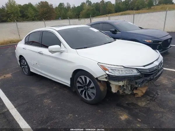JHMCR6F77HC028820 2017 HONDA ACCORD - Image 1