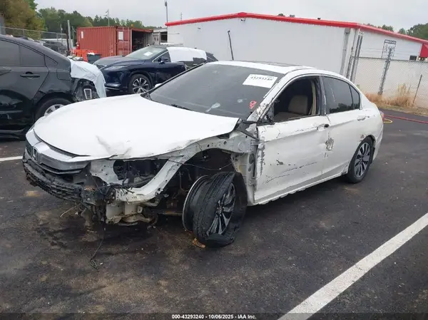 JHMCR6F77HC028820 2017 HONDA ACCORD - Image 2