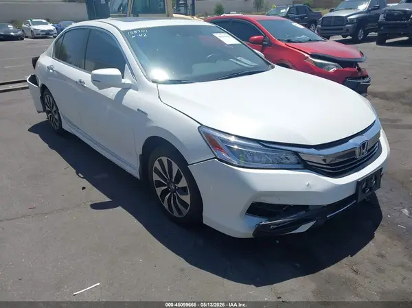 JHMCR6F77HC030101 2017 HONDA ACCORD - Image 1