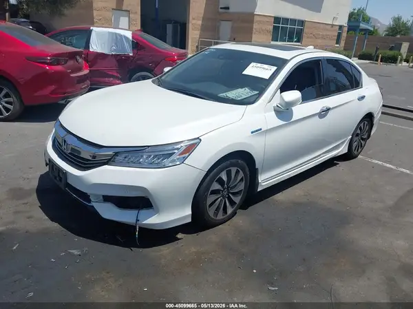 JHMCR6F77HC030101 2017 HONDA ACCORD - Image 2