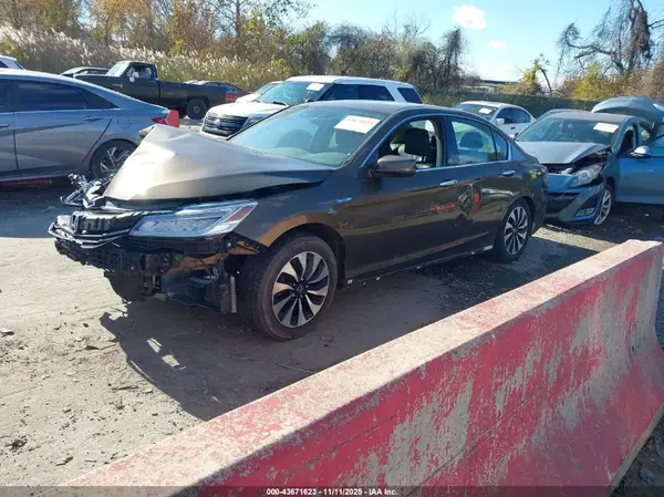 JHMCR6F78HC000282 2017 HONDA ACCORD - Image 2