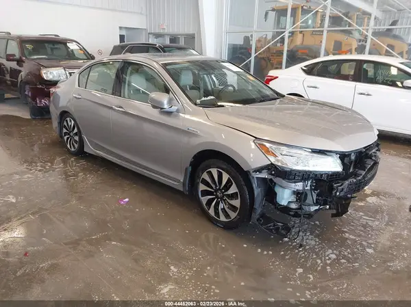 JHMCR6F7XHC026060 2017 HONDA ACCORD - Image 1