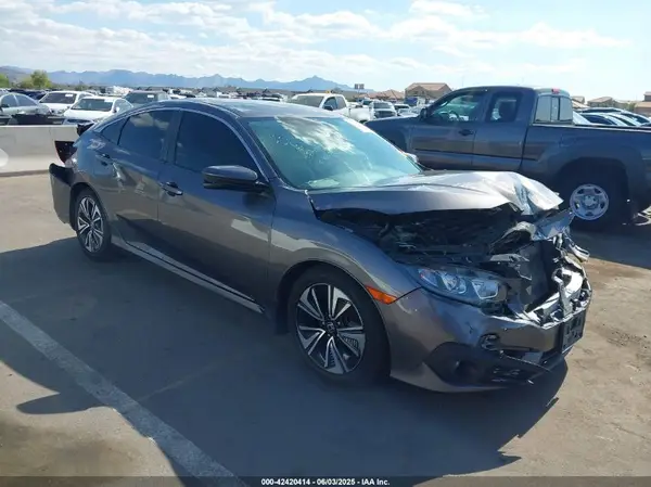 JHMFC1F32JX000730 2018 HONDA CIVIC - Image 1