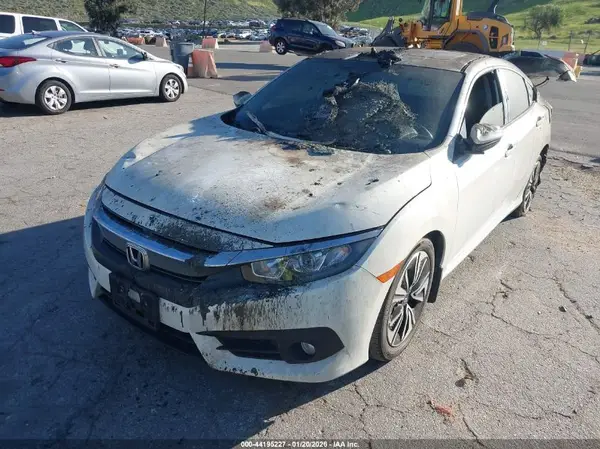 JHMFC1F32JX002932 2018 HONDA CIVIC - Image 2